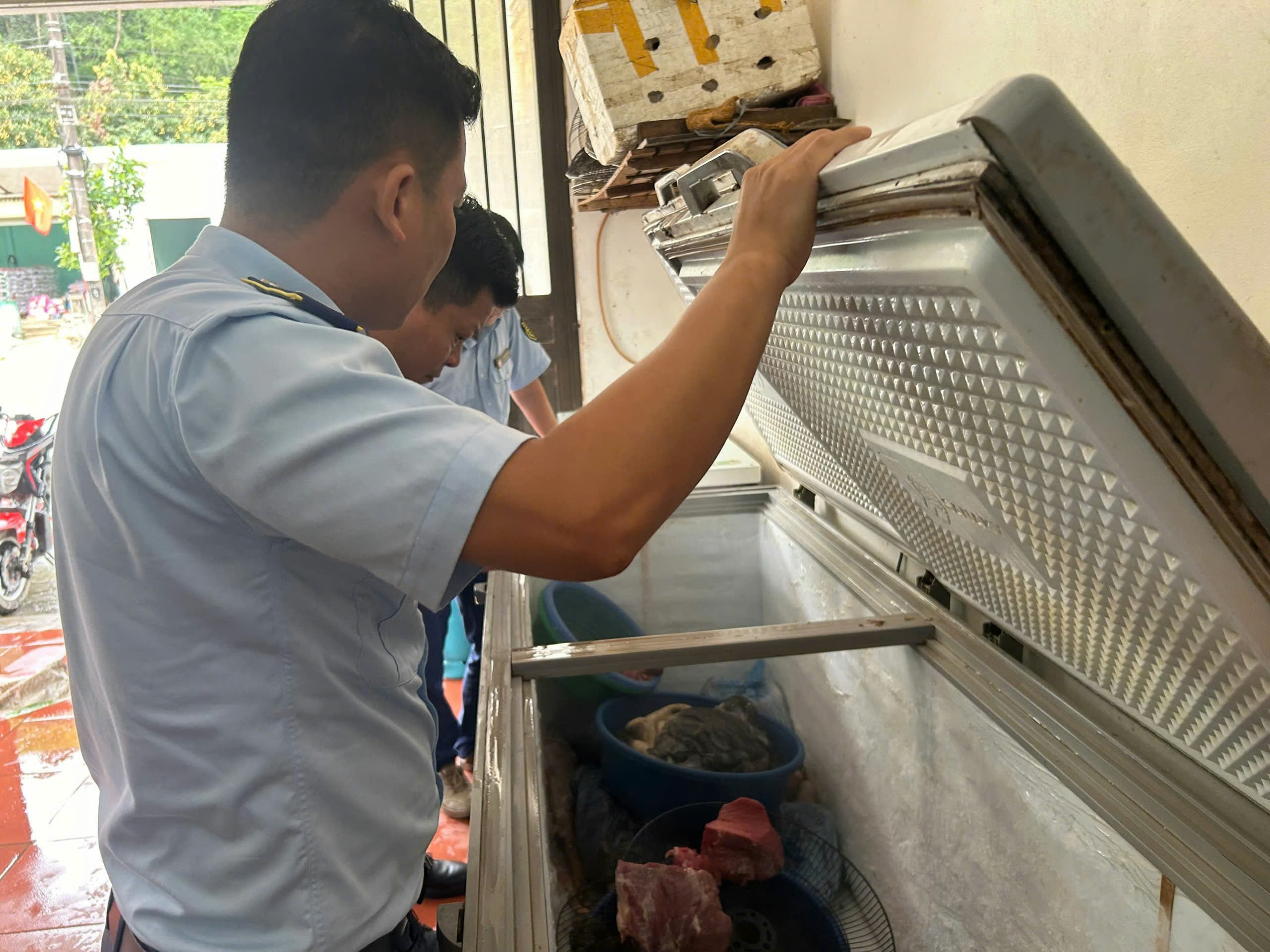 Hà Giang: Đội QLTT số 3 phát hiện xử lý hơn 100 kg sản phẩm động vật không rõ nguồn gốc xuất xứ